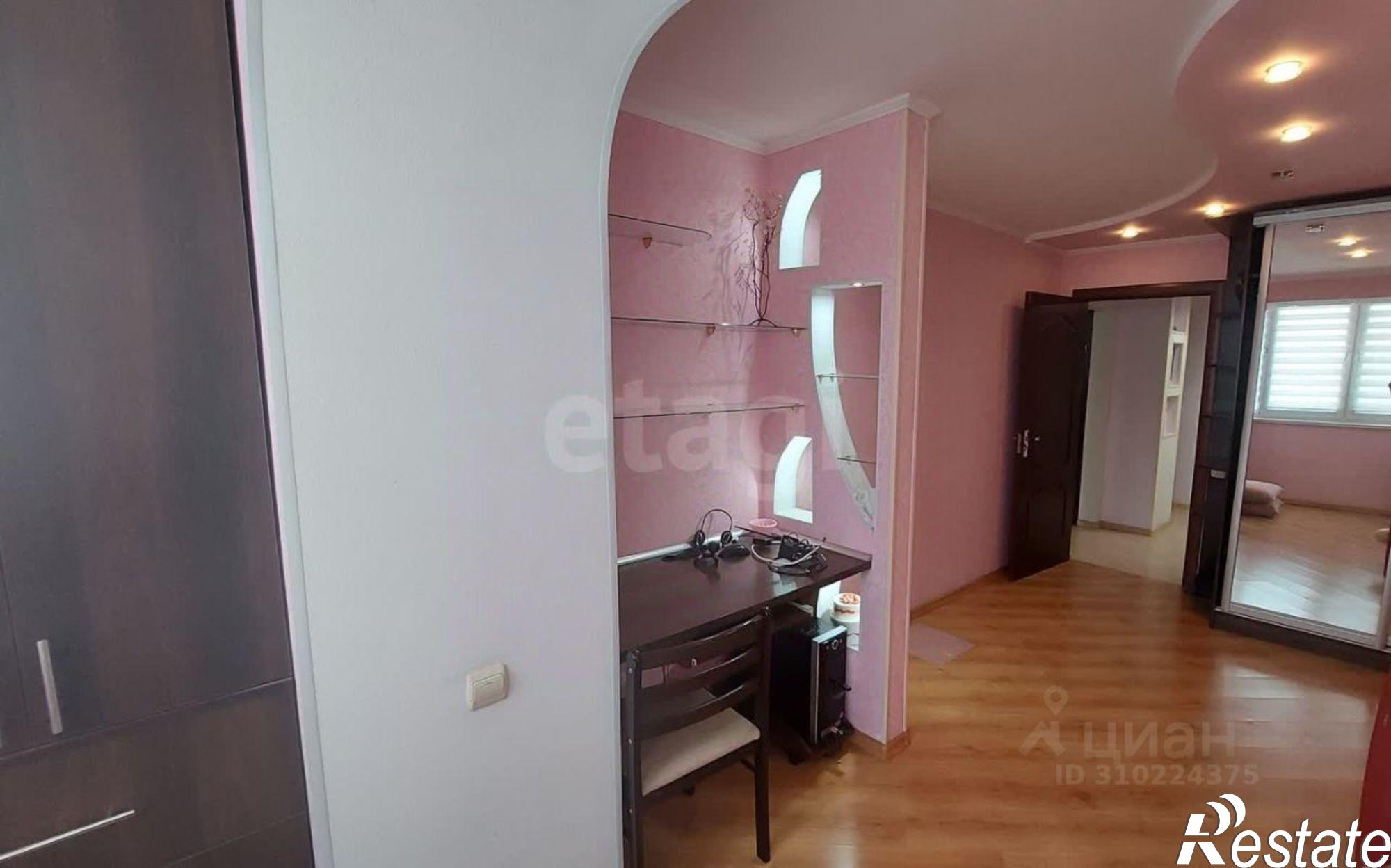 Купить квартиру за 10 000 000 рублей на б-р Старшинова, 21