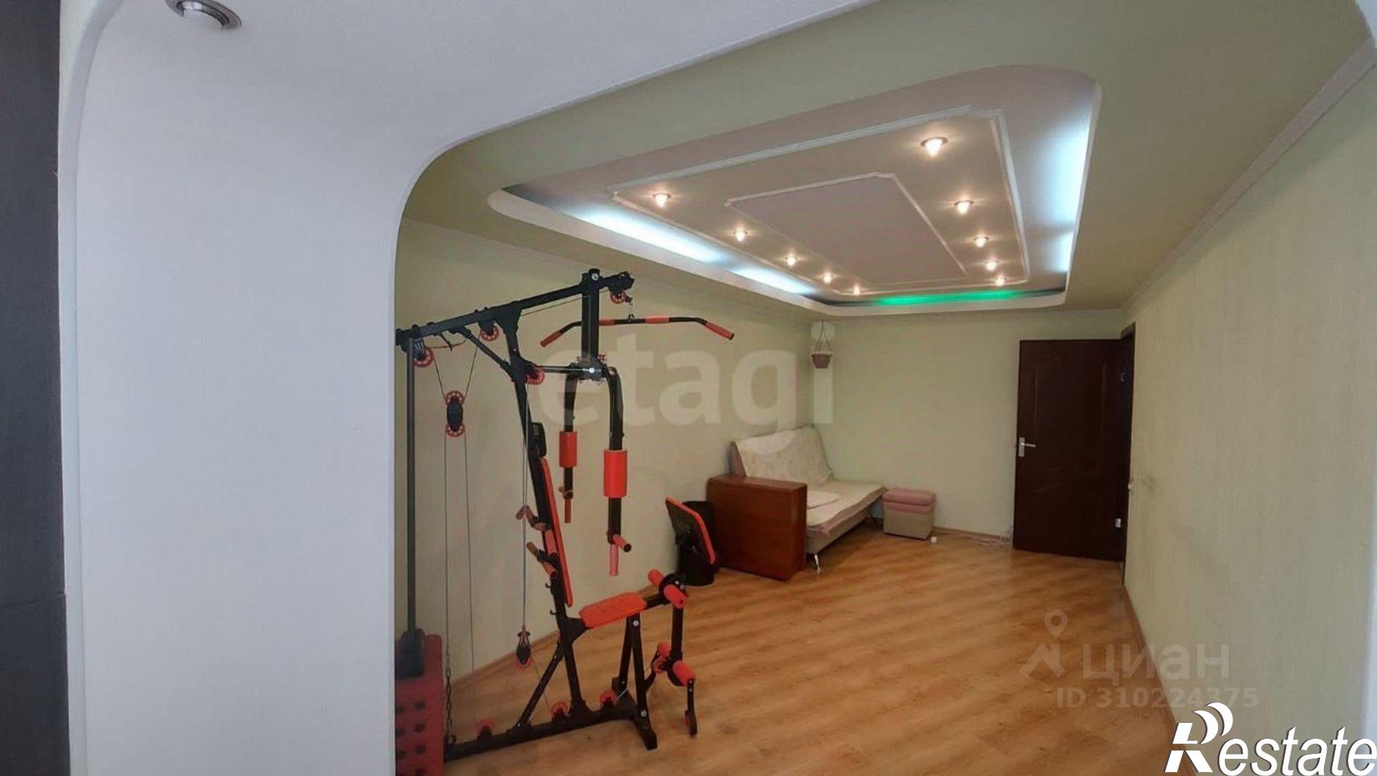 Купить квартиру за 10 000 000 рублей на б-р Старшинова, 21