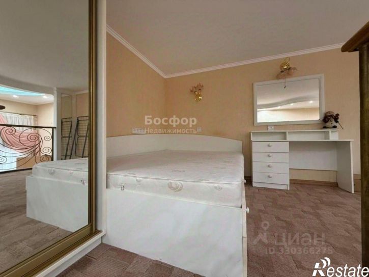 4-комн квартира улица Десантников, 7Б,  д. 7Б