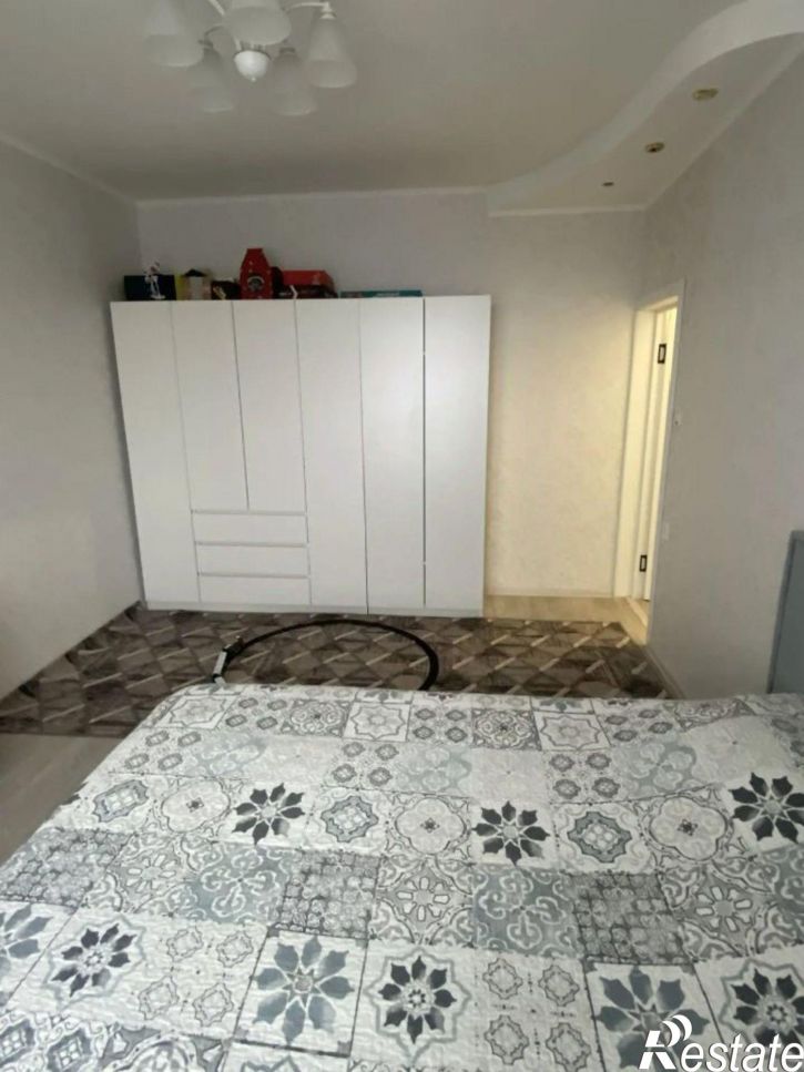 4-комн квартира улица Челнокова, 102,  д. 102