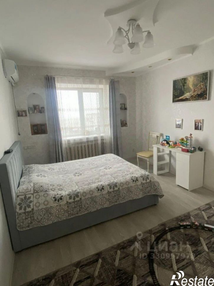 4-комн квартира улица Челнокова, 102,  д. 102