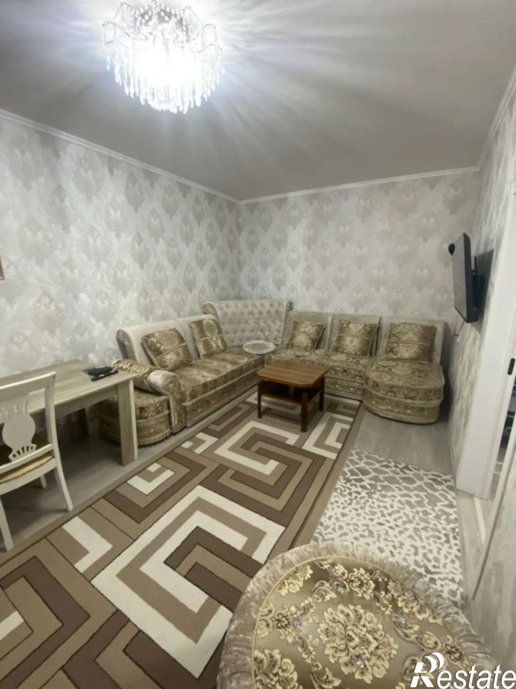 4-комн квартира улица Челнокова, 102,  д. 102