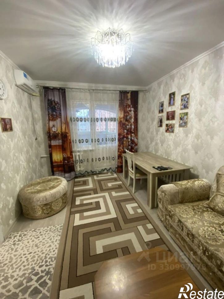 4-комн квартира улица Челнокова, 102,  д. 102