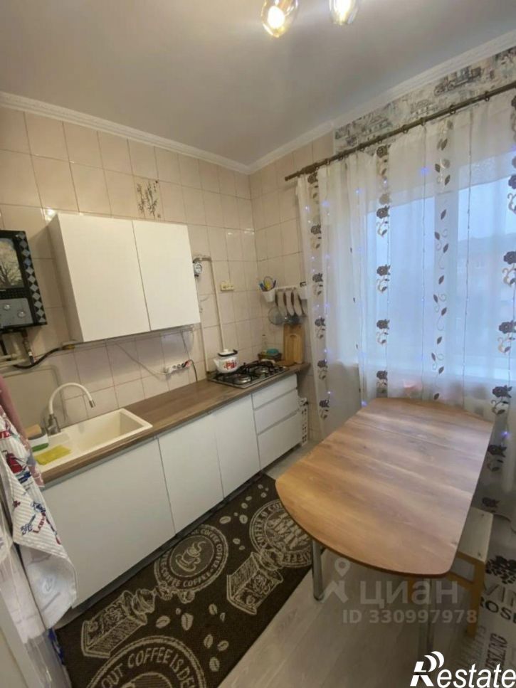 4-комн квартира улица Челнокова, 102,  д. 102