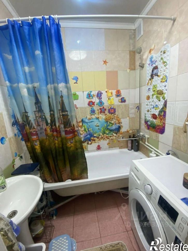 4-комн квартира улица Челнокова, 102,  д. 102