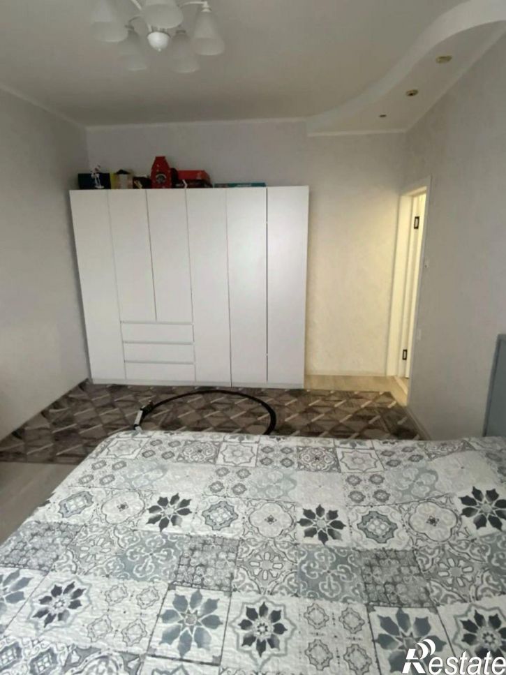 4-комн квартира улица Челнокова, 102,  д. 102