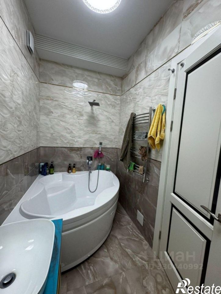 3-комн квартира ул Назукина, 1,  д. 1