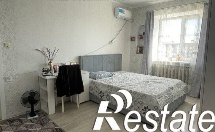 4-комн квартира улица Челнокова, 102,  д. 102