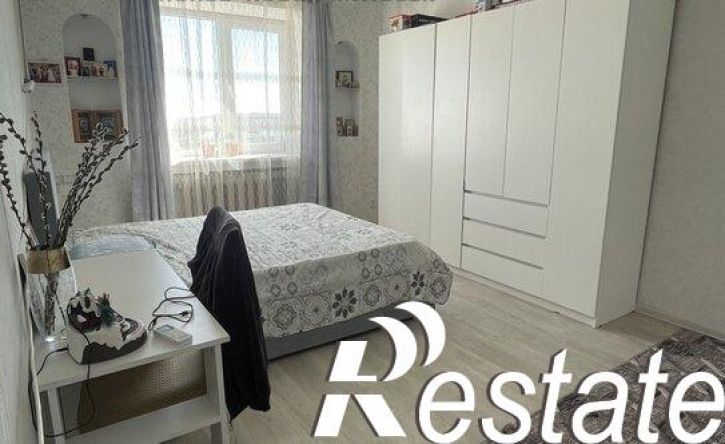 4-комн квартира улица Челнокова, 102,  д. 102